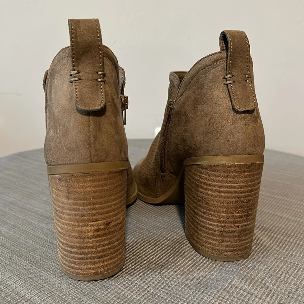 Madden Girl Evita Tan Heel Boots Booties Chunky Heel Shoes Size 10